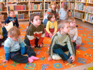Děti v městské knihovně